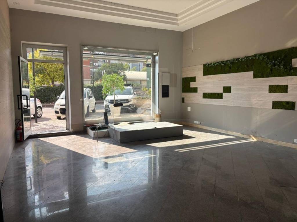 negozio in affitto a Rende in zona Roges