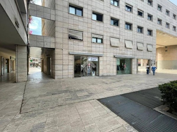 negozio in affitto a Rende