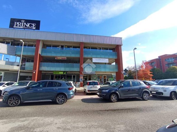 negozio in affitto a Rende in zona Roges