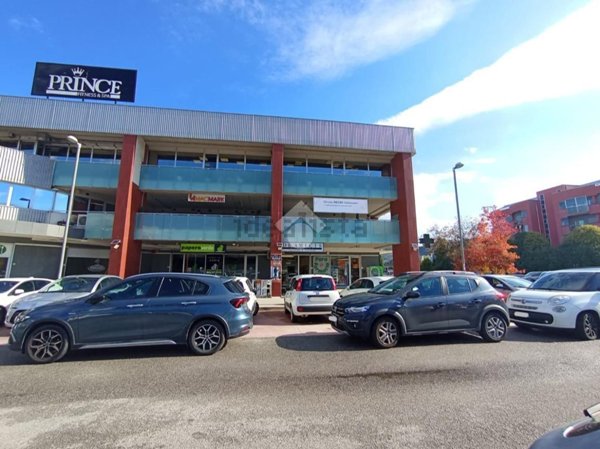 locale commerciale in affitto a Rende