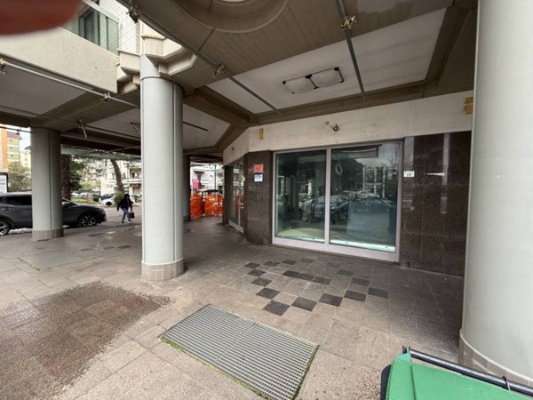 negozio in affitto a Rende in zona Roges