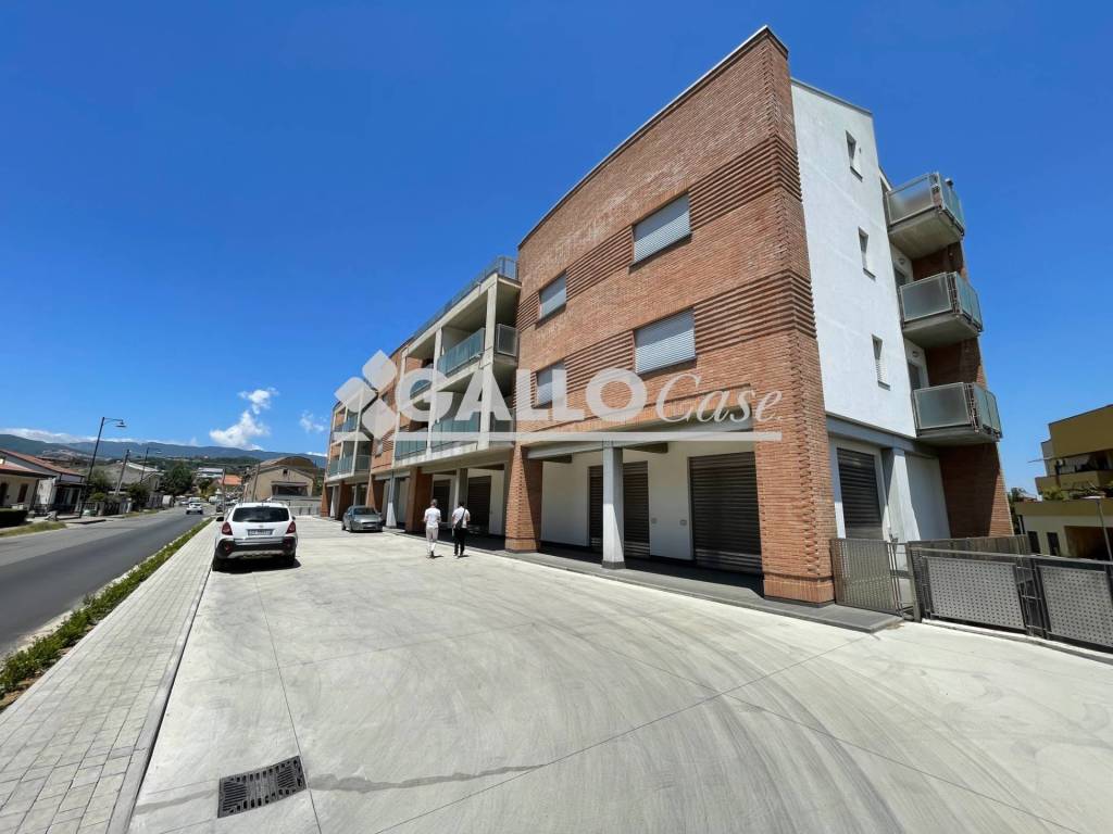 negozio in affitto a Rende