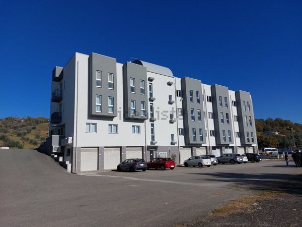 locale di sgombero in affitto a Rende