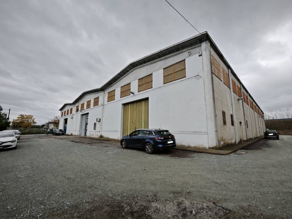 locale commerciale in affitto a Rende in zona Quattromiglia