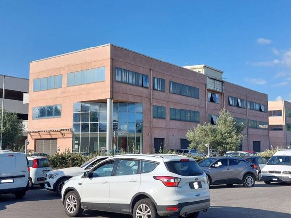 negozio in affitto a Rende in zona Quattromiglia