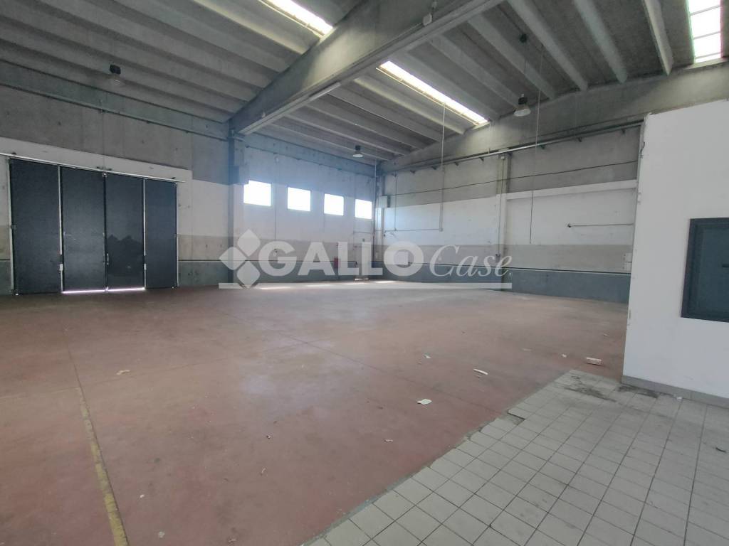 locale commerciale in affitto a Rende in zona Quattromiglia
