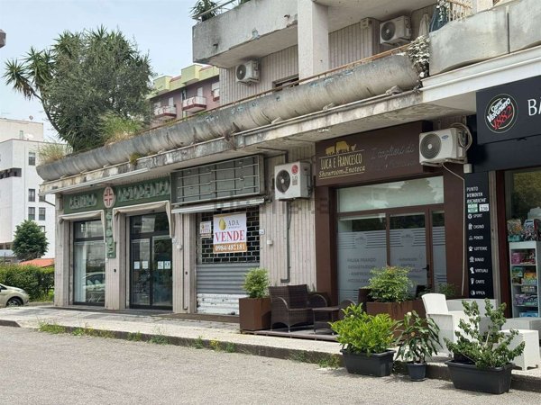 locale commerciale in affitto a Rende in zona Quattromiglia