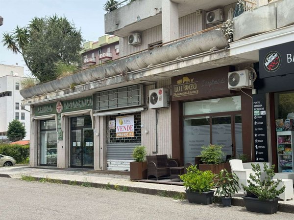 locale commerciale in affitto a Rende in zona Quattromiglia