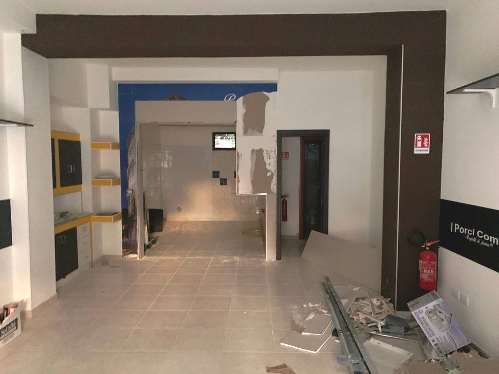 negozio in affitto a Rende in zona Roges