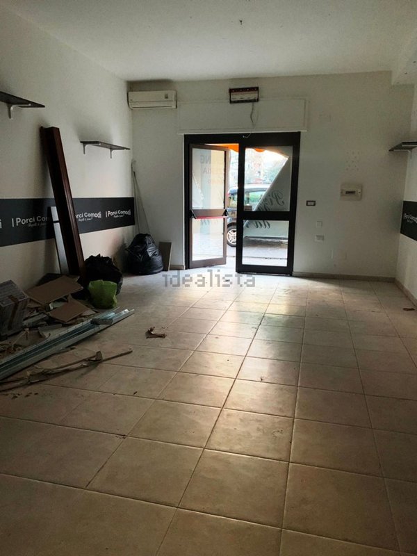 locale commerciale in affitto a Rende in zona Roges