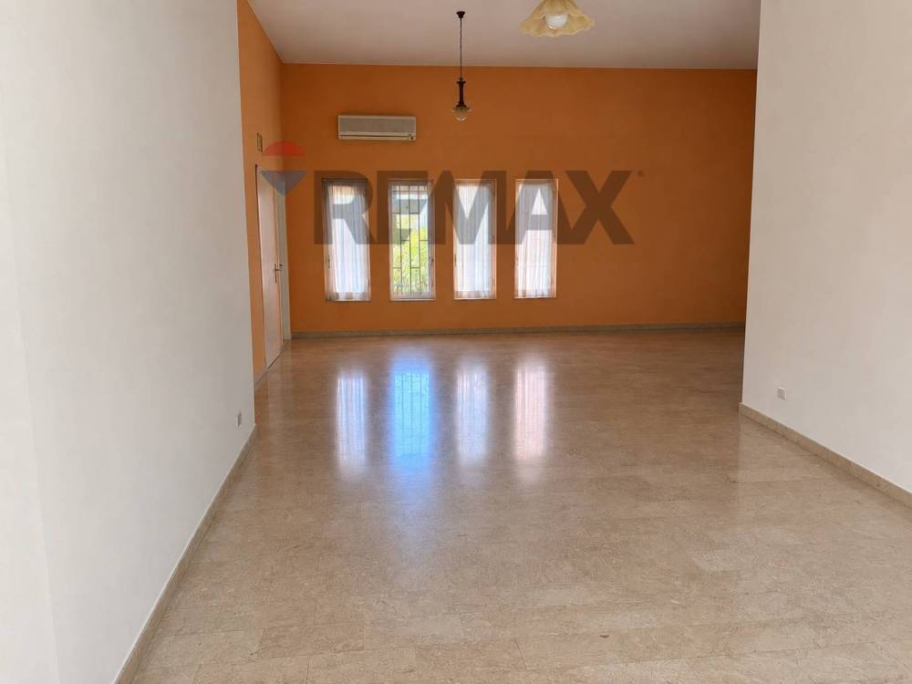 locale di sgombero in affitto a Rende