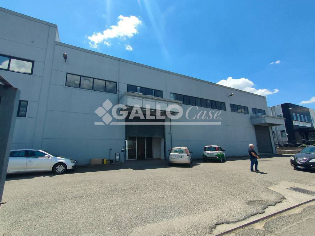 locale commerciale in affitto a Rende in zona Quattromiglia