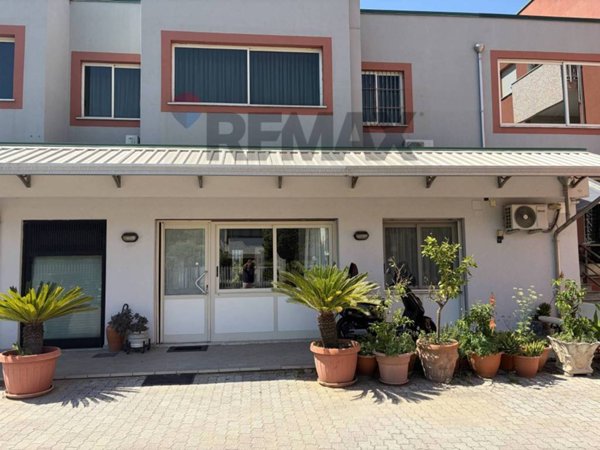 locale commerciale in affitto a Rende in zona Roges
