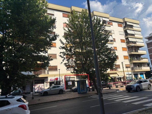 negozio in affitto a Rende