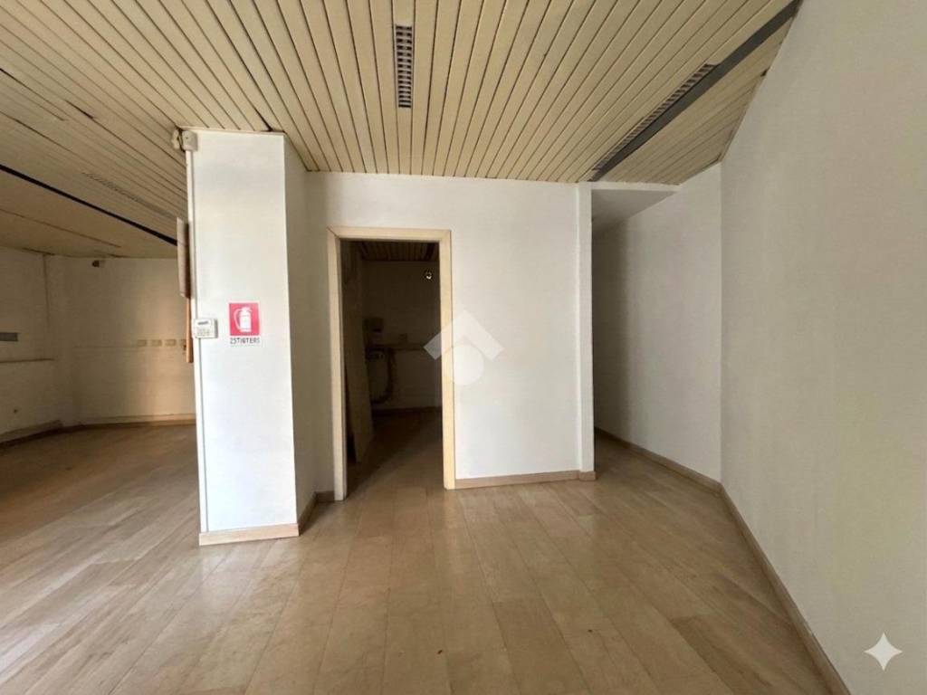 negozio in affitto a Rende in zona Roges