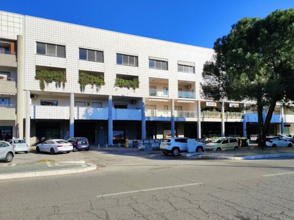 locale commerciale in affitto a Rende in zona Quattromiglia