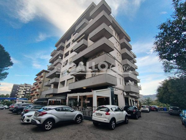 negozio in affitto a Rende in zona Quattromiglia