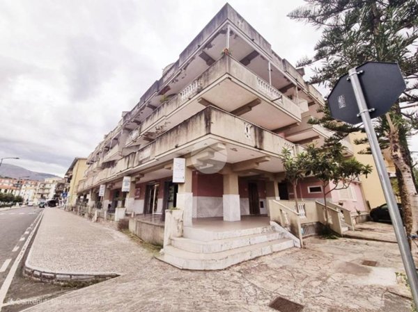 locale commerciale in affitto a Scalea