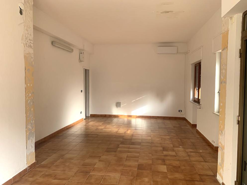 negozio in affitto a Scalea