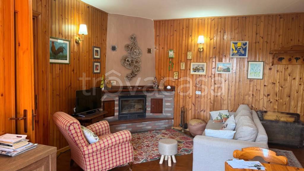 appartamento in affitto a Spezzano della Sila in zona Camigliatello Silano