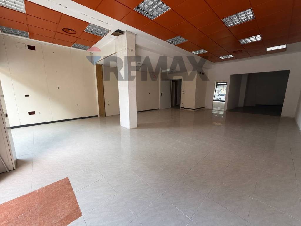 negozio in affitto a Spezzano della Sila in zona Camigliatello Silano