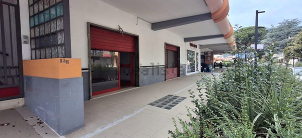 locale commerciale in affitto a Tortora