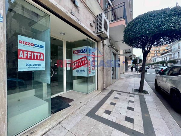 negozio in affitto a Corigliano-Rossano in zona Rossano Stazione