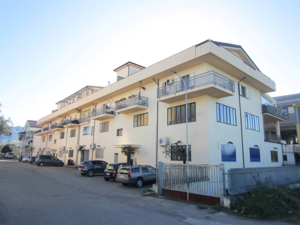 locale commerciale in affitto a Corigliano-Rossano in zona Rossano Stazione
