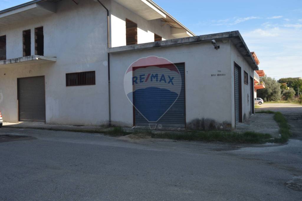 negozio in affitto a Corigliano-Rossano