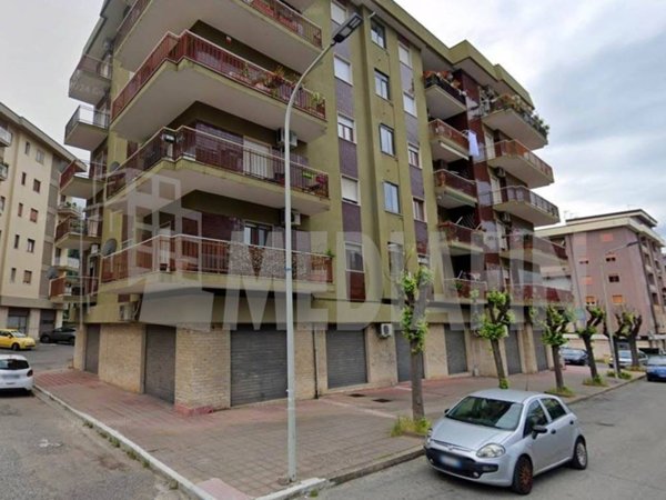 negozio in affitto a Corigliano-Rossano in zona Rossano Stazione
