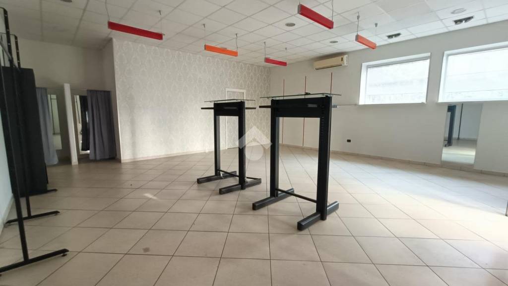 locale commerciale in affitto a Corigliano-Rossano