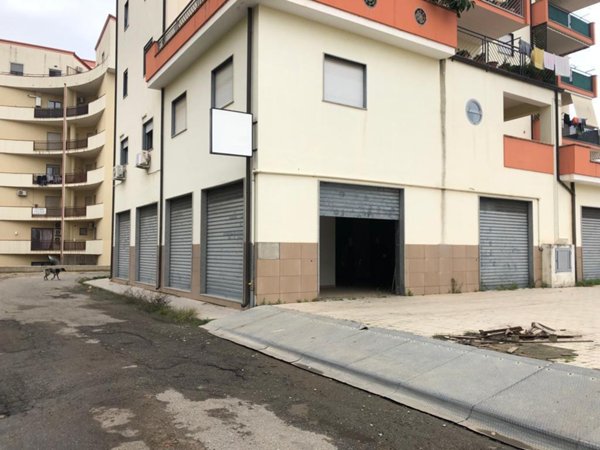 locale commerciale in affitto a Corigliano-Rossano