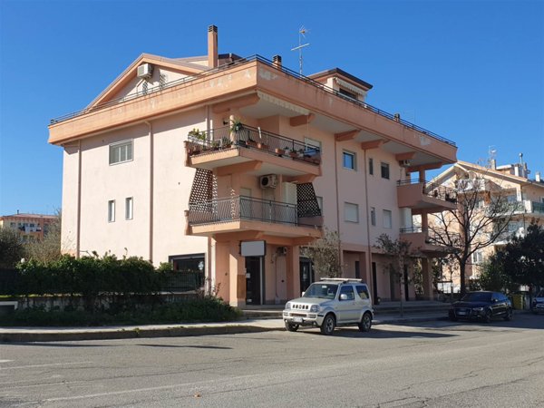 locale commerciale in affitto a Corigliano-Rossano in zona Rossano