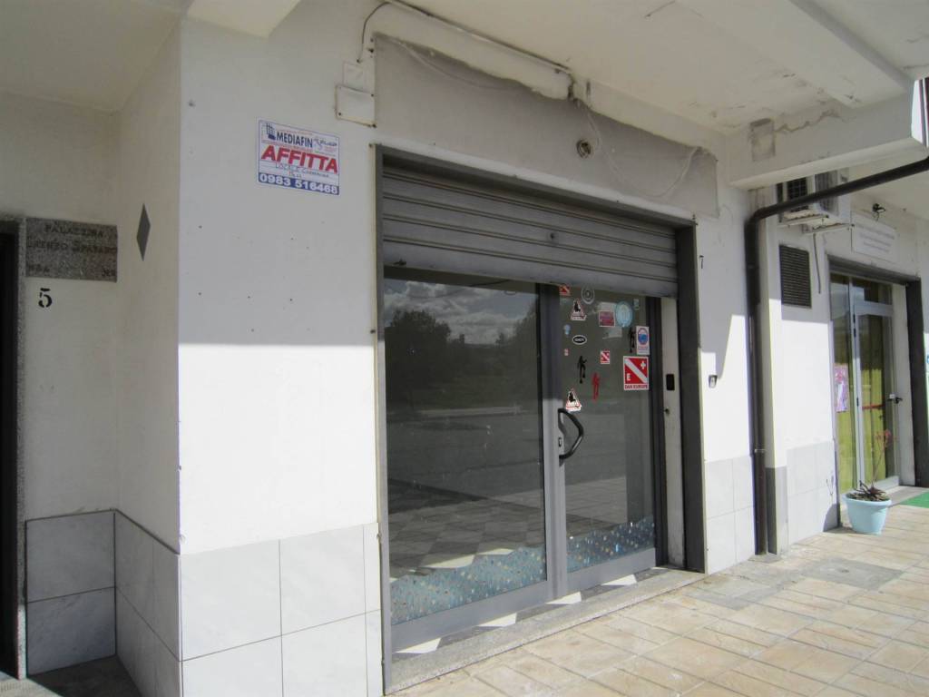 negozio in affitto a Corigliano-Rossano in zona Rossano
