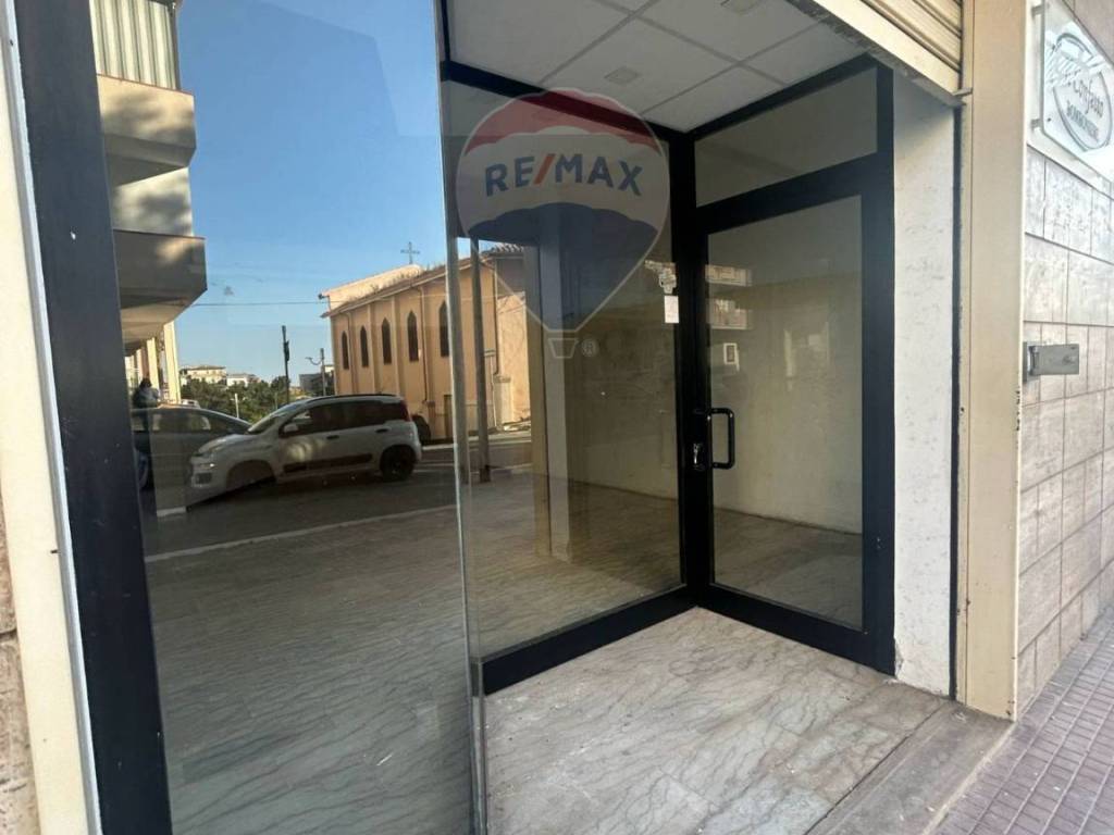 negozio in affitto a Corigliano-Rossano in zona Corigliano Calabro