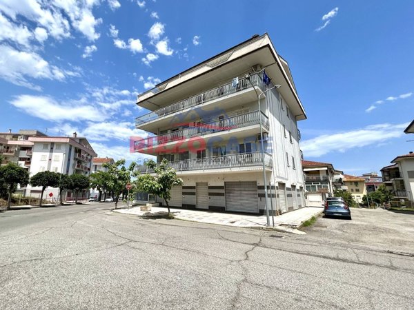 locale commerciale in affitto a Corigliano-Rossano in zona Rossano