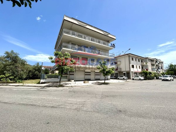 locale commerciale in affitto a Corigliano-Rossano in zona Rossano