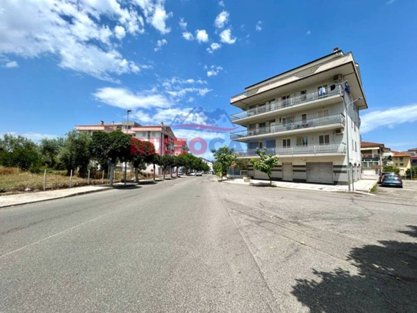 negozio in affitto a Corigliano-Rossano in zona Rossano Stazione