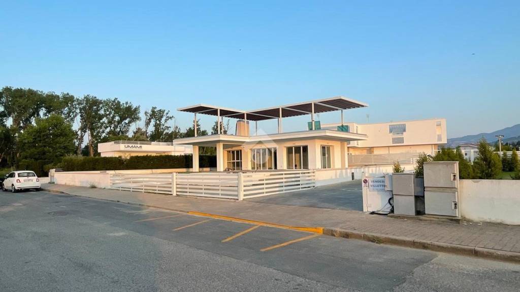 negozio in affitto a Corigliano-Rossano in zona Rossano