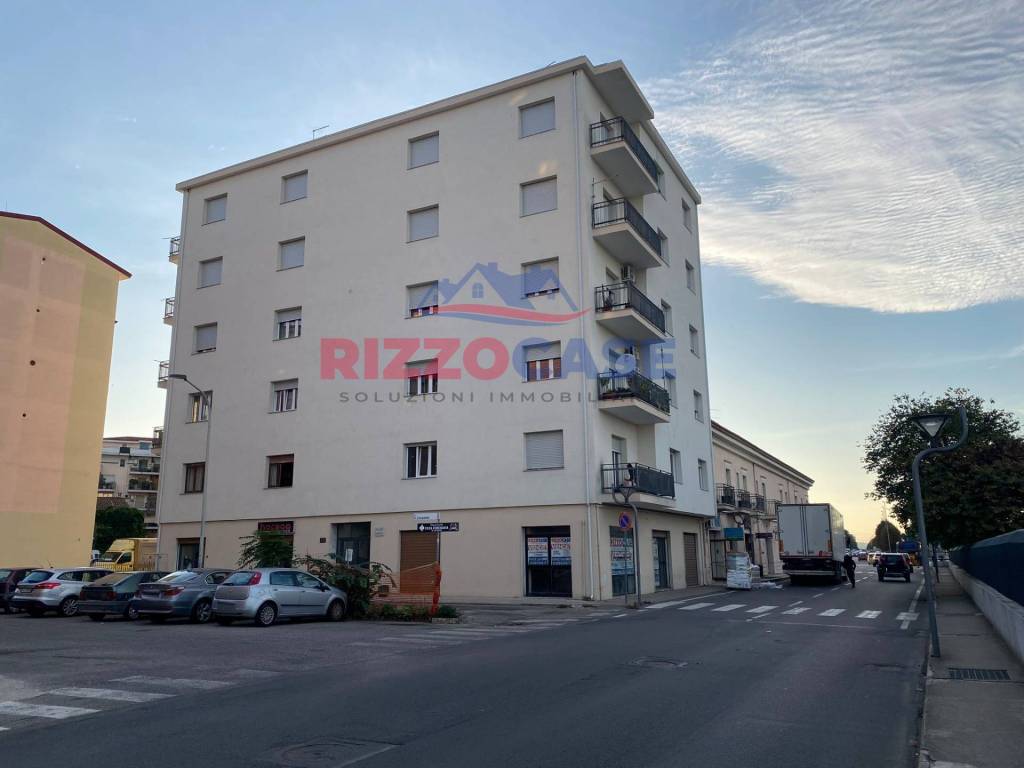 negozio in affitto a Corigliano-Rossano in zona Rossano Stazione