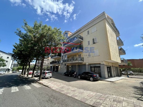 negozio in affitto a Corigliano-Rossano in zona Rossano Stazione