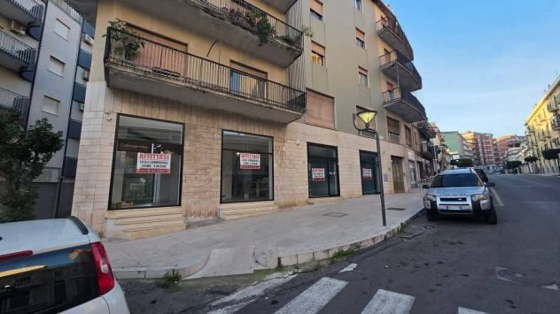 negozio in affitto a Corigliano-Rossano in zona Rossano Stazione