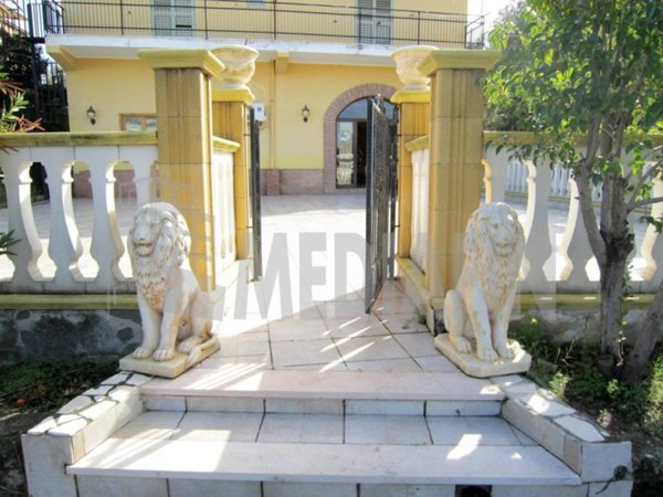 negozio in affitto a Corigliano-Rossano in zona Piragineti