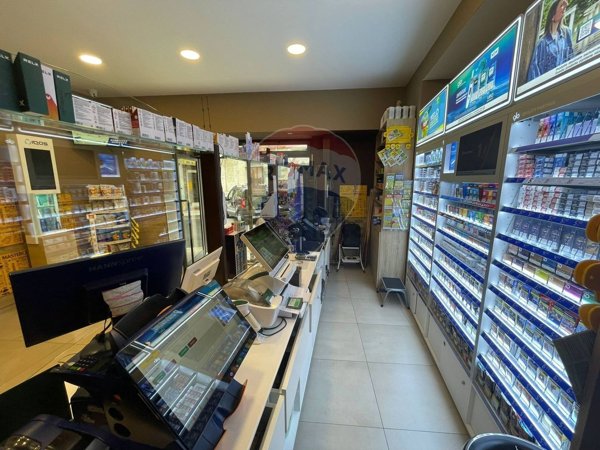 negozio in affitto a Corigliano-Rossano in zona Corigliano Calabro