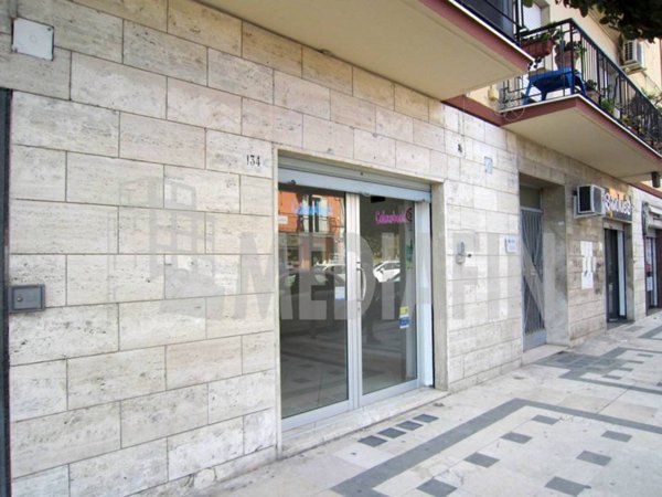 negozio in affitto a Corigliano-Rossano in zona Rossano Stazione