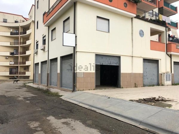 locale di sgombero in affitto a Corigliano-Rossano