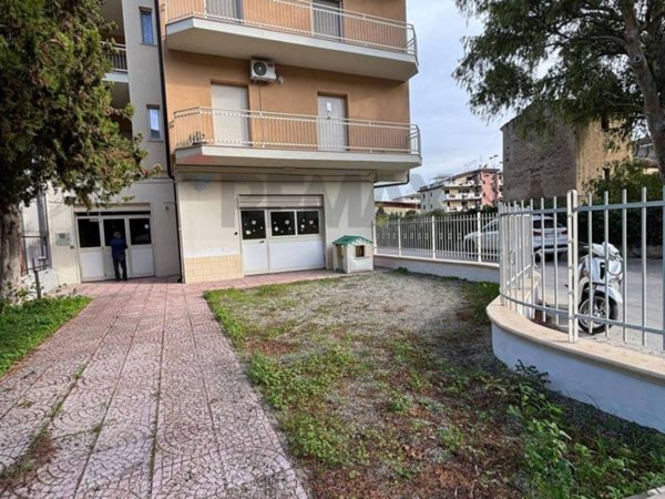 negozio in affitto a Corigliano-Rossano