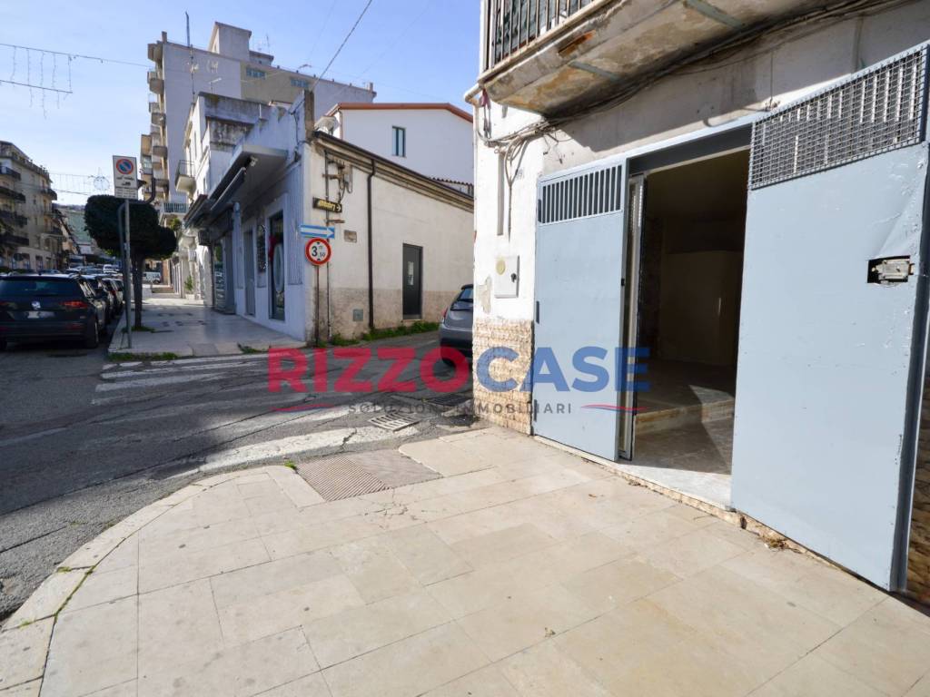 locale commerciale in affitto a Corigliano-Rossano in zona Rossano Stazione