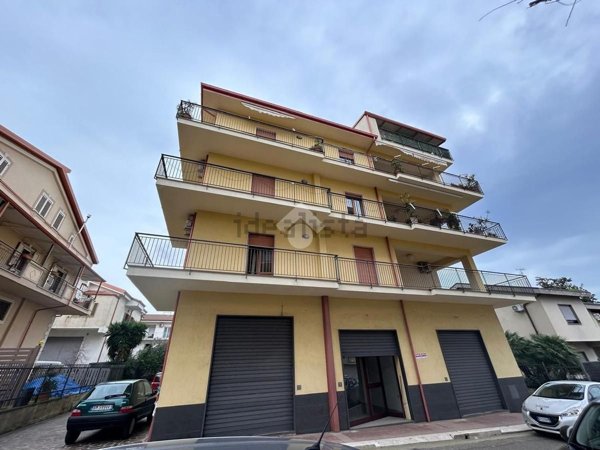 locale commerciale in affitto a Corigliano-Rossano