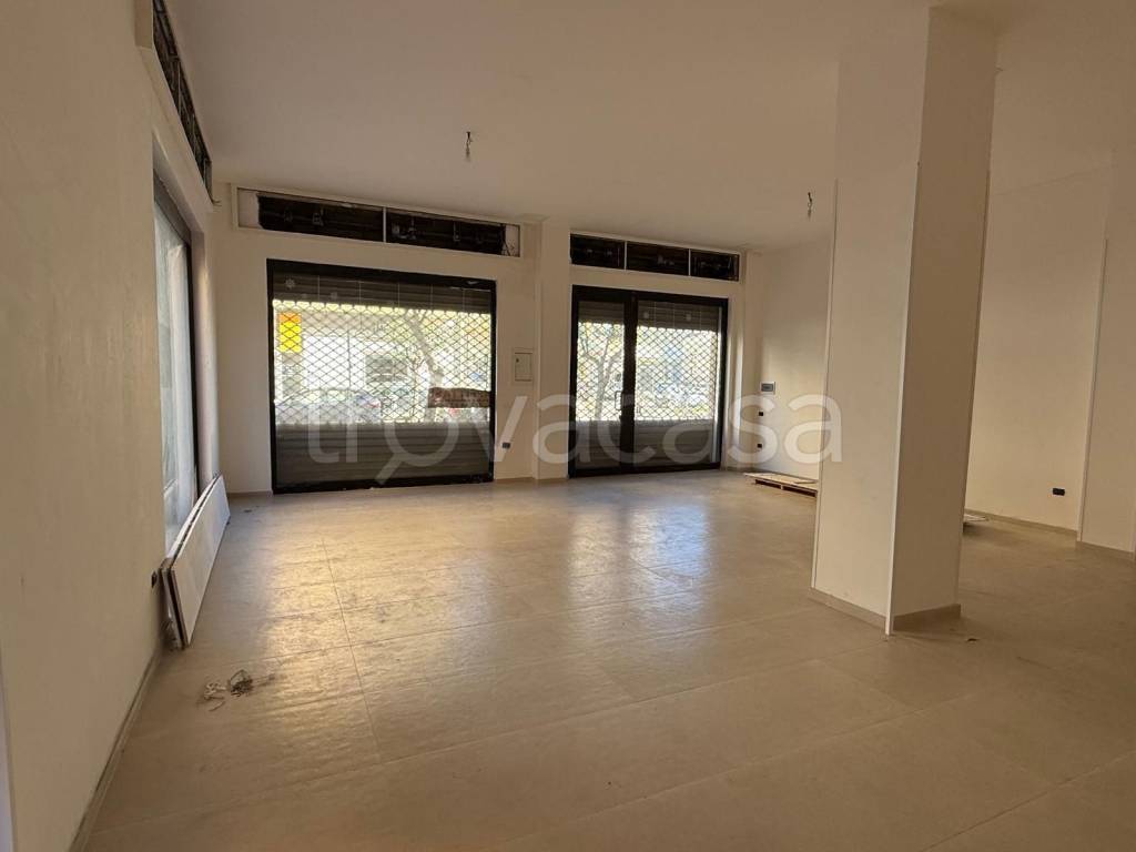 negozio in affitto a Corigliano-Rossano